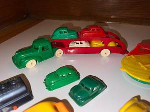 lot 121 image: Renwal Car hauler, Wyandotte garage, Playthings, mixed lot