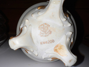 lot 126 image: Lefton China kw4206 kerosene lamp, large kerosene lamp, England ceramic Lamb