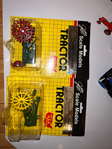 lot 132 image: Ertl Mack truck bank J.J. Case Threshing Machine Co., Murphy Hawkeye bank and Flatbed wWaterloo Boy miniature Case tractor (x2) Scale Model Tractors (NIB)