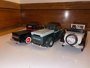 lot 133 image: Classic Auto Series by Libery Classics Banks no.s 6108, 6040, 5365