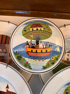 lot 140 image: Laplau, Villeroy & Boch Porcelain plate set and bowl