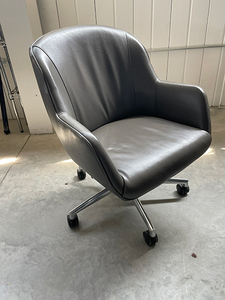 lot 146 image: Lot of 2 Office Chairs