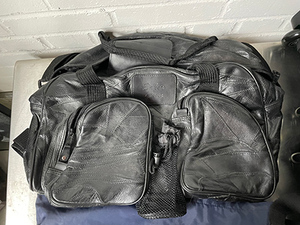 lot 153 image: Lot of 4 Bags