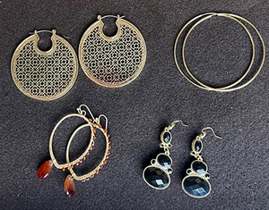 lot 161 image: Lot of Earrings