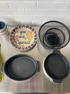 lot 163 image: Lot of Miscellaneous Kitchen Items