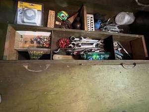 lot 8 image: 7th Drawer Contents of Mosaic Tool Chest