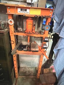 lot 18 image: Northern Industrial Tools 12 Ton Shop Press in Good Working Condition