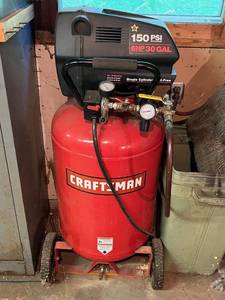 lot 19 image: Craftsman 6 HP 30 Gallon (150 PSI) Single CylinderOil Free Air Compressor in Good Working Condition