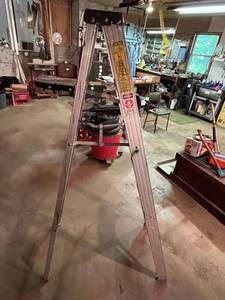 lot 25 image: 6 Aluminum Ladder in Good Working Condition