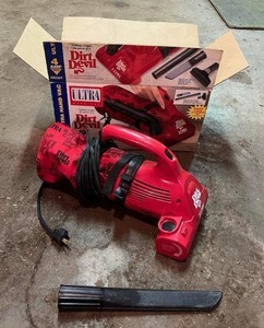 lot 55 image: Dirt Devil 4 Amp Vacuum Cleaner in Working Condition