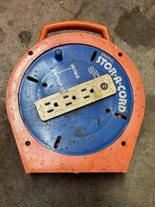 lot 56 image: Vintage Snapit STOR-A-CORD Extension Cord Rollup Reel Outlet