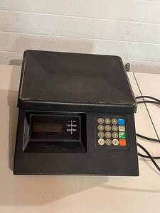 lot 66 image: Vintage Toledo Model 3200 Scale in Working Condition