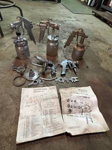 lot 68 image: Vintage Spray Guns and Accessories including Devil Biss
