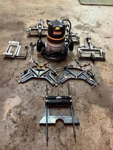 lot 79 image: Carpenters Tool Lot #6 - Craftsman 2 Peak HP Variable Speed Router and Collection of Router Edge Guides