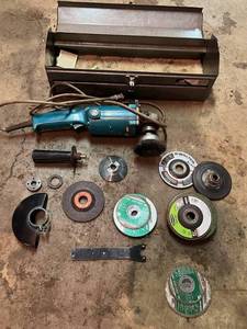 lot 88 image: Makita Right Angle Grinder and Accessories in Working Condition