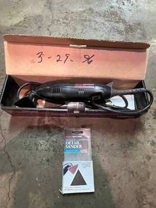 lot 91 image: Craftsman Detail Sander in Working Condition