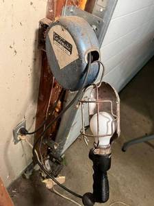 lot 108 image: Cordomatic Model 500 Handy-Lite Reel