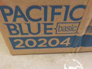 lot 13 image: Case of Pacific Blue 4000 ct White ...