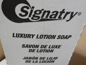lot 14 image: 4 - 67 oz Signatry Luxury Lotion So...