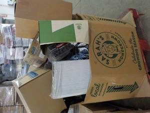 lot 305 image: Pallet, Unclaimed Returns and Overs...