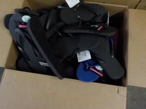 lot 314 image: 25 pr or so Flip Flops Mens and Wom...