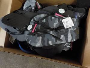 lot 315 image: 25 pr or so Flip Flops Mens and Wom...