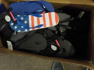 lot 316 image: 30 pr or so Flip Flops Mens and Wom...