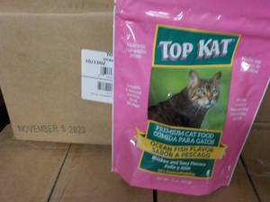 lot 344 image: 10 ct 15 oz Bags Top Kat Premium Ca...
