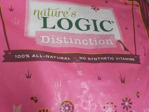 lot 358 image: 24 lb Bag Natures Logic Distinctio...