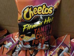 lot 400 image: Case of 32 2.75 bags cheetos Flamin...