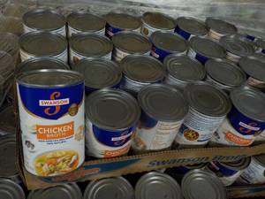 lot 436 image: 24 count 14.5 oz cans Swanson Chick...