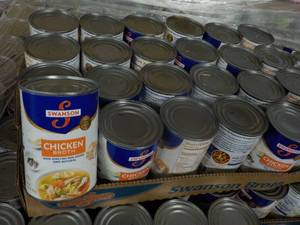 lot 437 image: 24 count 14.5 oz cans Swanson Chick...