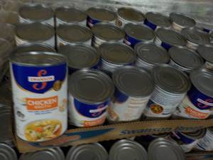 lot 438 image: 24 count 14.5 oz cans Swanson Chick...