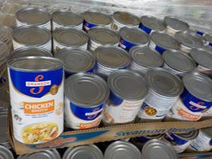 lot 440 image: 24 count 14.5 oz cans Swanson Chick...