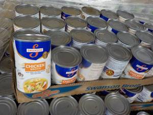 lot 442 image: 24 count 14.5 oz cans Swanson Chick...