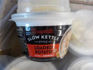 lot 124 image: 2 - 6 ct Campbells Slow Kettle Style Loaded Potato Soup with a Crunch best date 08152023