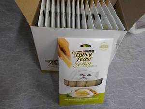 lot 180 image: Box of 15 Purina Fancy Feast Savory...