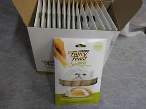 lot 183 image: Box of 15 Purina Fancy Feast Savory...