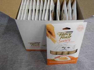 lot 194 image: Box of 15 Purina Fancy Feast Savory...