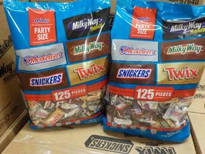 lot 219 image: 2 - 35.24 oz Bags Party Size Minis Candy Bars 125 pcs per bag past best date