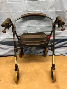 lot 15 image: Walker Rollator - Good Working Condition