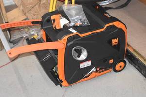 lot 71 image: 3800W Inverter Generator