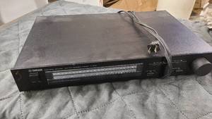 Yamaha Model T-300 Natural Sound Stereo Tuner