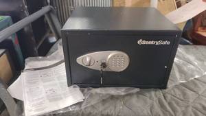 Sentry Safe with keys