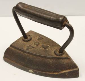 lot 57 image: Vintage Sad Iron From The 1800s