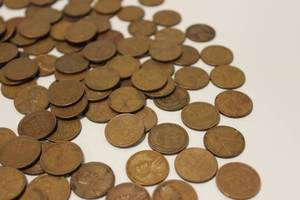 lot 36 image: Wheat Back Pennies Lot,  Approx. 200 Pennies