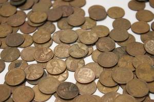 lot 37 image: Wheat Back Pennies Lot  Approx. 200 Pennies