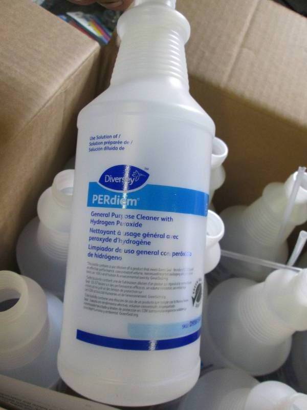 12 spray bottles with 4 sprayers ...