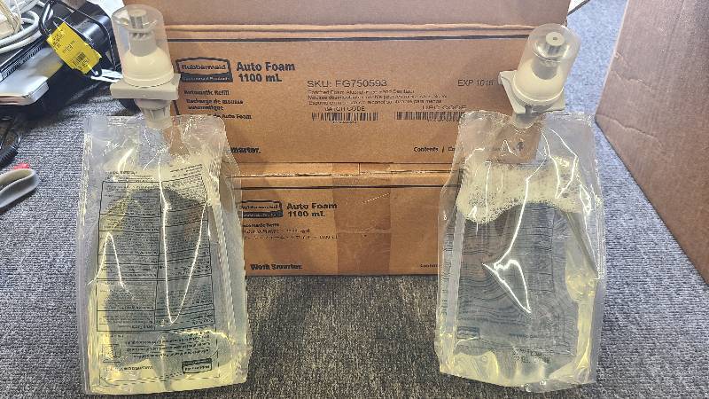 2 x Boxes of Rubbermaid Auto Foam Refills