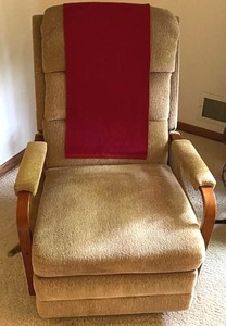 lot 5 image: Very Nice Vintage Reclining Rocking Chair